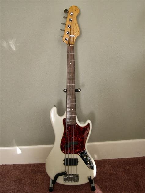 THE UNIQUE GUITAR BLOG: Fender Bass Guitars - The Unusual Suspects