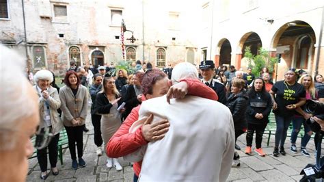 Papa em prisão feminina de Veneza não isolar a dignidade mas dar