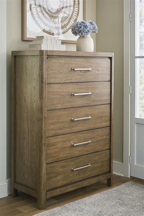 Cabalynn Modern Chest | Price Point Furniture