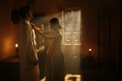 Tranh C I Gay G T Chuy N N Di N Vi N Tu I Ng C Nh C B U L Ng C N I Trong Phim V Ph