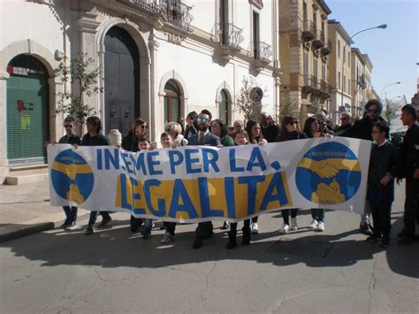 Cerignola i fazzoletti bianchi marciano per la legalità FOTO