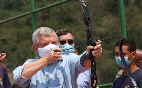 Axel Grael Visita O Parque Esportivo Do Caramujo Na Zona Norte