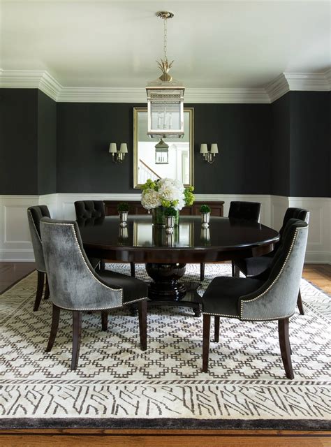 Decorating A Round Dining Table