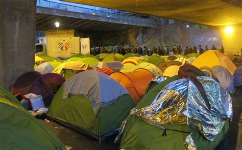 Paris Migrants Vacu S Porte De La Chapelle Le Parisien