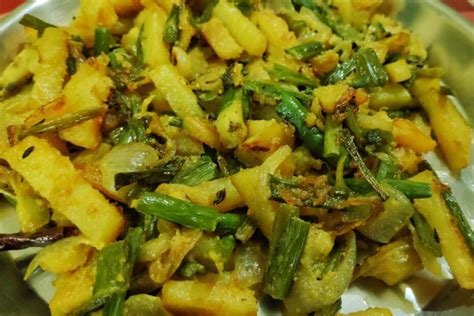 Aloo Peyajkoli Bhaja Recipe How To Make Green Onion Stir Fry