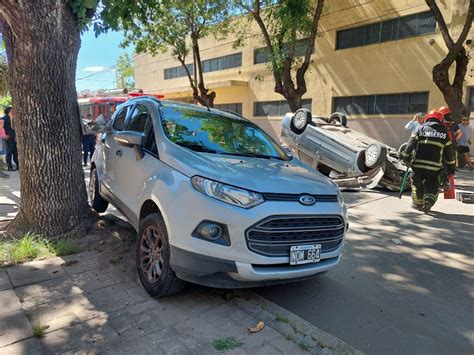 Impactante Choque Y Vuelco En Plena Ciudad De Bragado