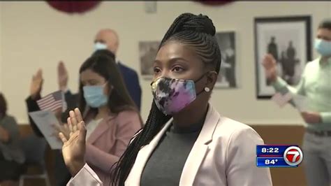 Over 500 Sworn In At Local Us Citizenship Ceremonies After Delays Caused By Pandemic Wsvn