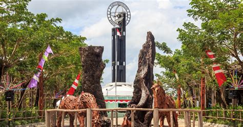 Equator Monument | IWareBatik