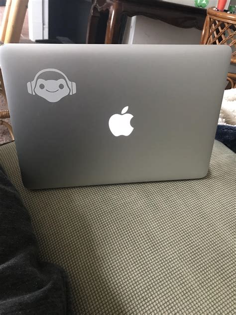 Rocking my new laptop sticker around campus : r/luciomains