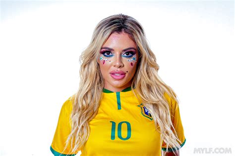 Vivianne Desilva Carnival Milf