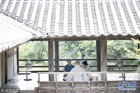 韓總統文在寅偕夫人造訪寺廟度周末 與住持喝茶暢談 每日頭條