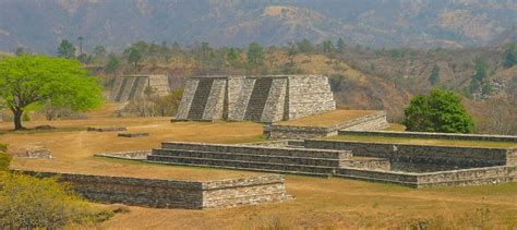 Mixco Viejo Chuwa NimaabÄj Frente A La Gran Piedra Itguatemala