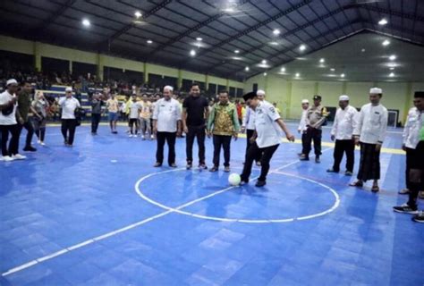 Ditandai Dengan Kick Off Oleh Zairullah Azhar Turnamen Futsal Bupati