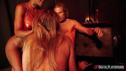 Hot Chocolate Stripper Demi Sutra Fucks Giselle Blanco And Her Man 13 Photos