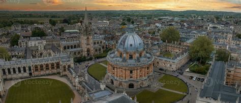 Aerial view over the city of Oxford with Oxford University. 26175873 ...