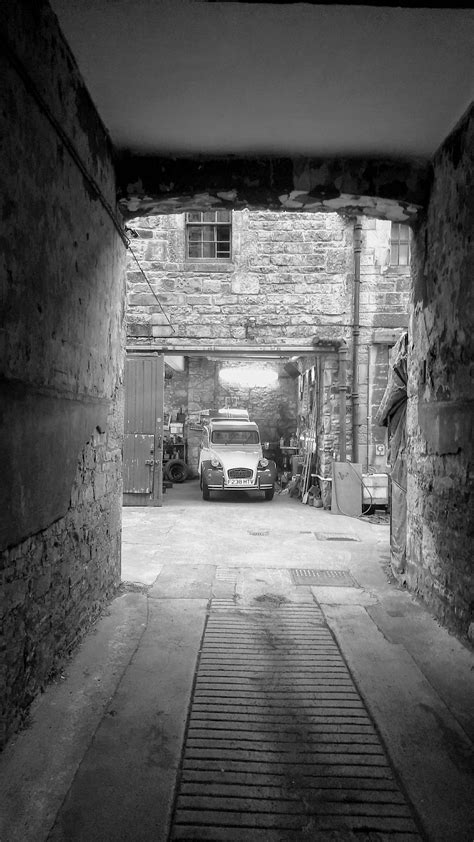 Finding a proper garage is always sweet... | Scrolller