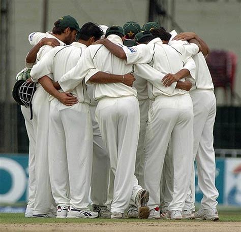 Pakistan Celebrate Upul Tharanga S Wicket Espncricinfo