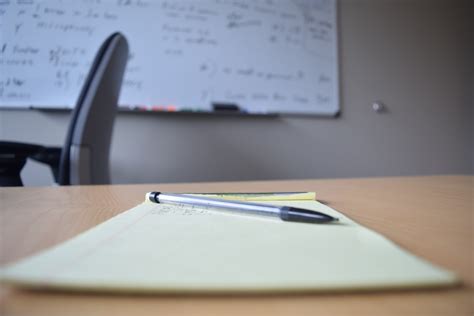 รูปภาพ : เคาน์เตอร์, การเขียน, ตาราง, ดินสอ, Notepad, การประชุม ...