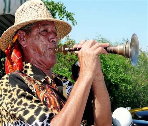 Instrumentos Musicales T Picos De Cuba Atraen A Viajeros Cuba