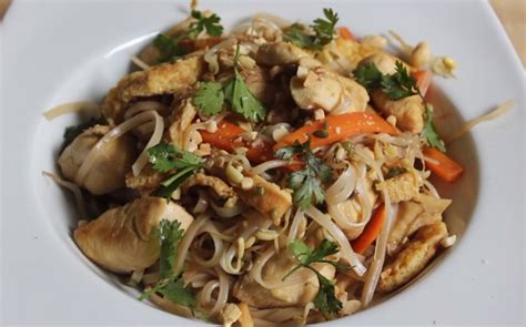 A Degustar En Casa De La Receta Pad Thai Tailandes Noodles Pollo