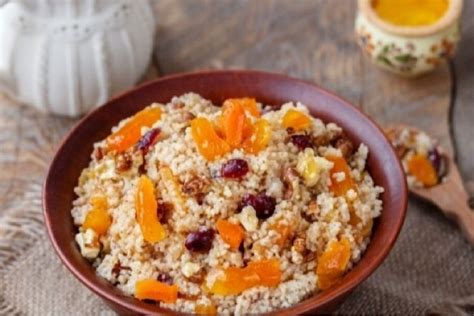 Сладкая каша из кускуса с молоком и сухофруктами: пошаговый рецепт ...