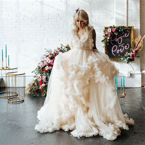 Carrie Big Reimagined The Sex And The City Wedding We All Wanted Green Wedding Shoes