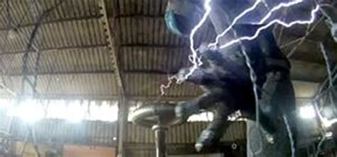 Man Shoots Lightning from Hands (Wearing Faraday Suit) « Science Experiments :: WonderHowTo