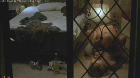 Julie Du Page nude pics página