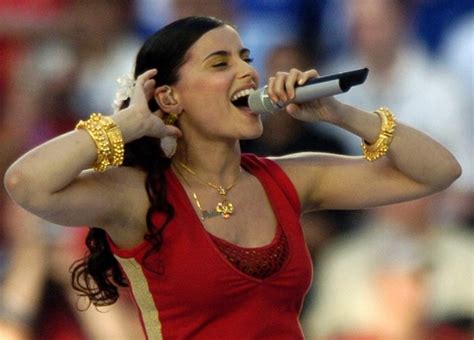 Recém Separada Nelly Furtado Regressa à Música Nacional Flash