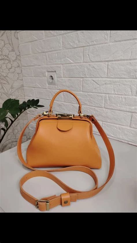 Елена | Сумка шоппер из натуральной кожи.Накладной карман из меха пони ...