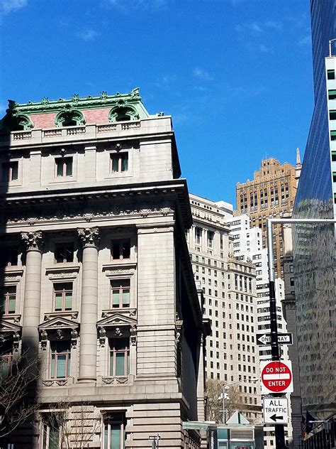 Beautiful day around Bowling Green in NYC : r/pics