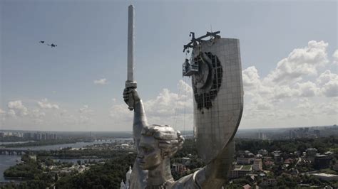 Hammer Down: Soviet Emblem Dismantled From Kyiv's Massive Motherland ...