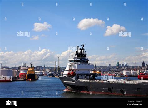 Oil Rig Supply Boats Hi Res Stock Photography And Images Alamy