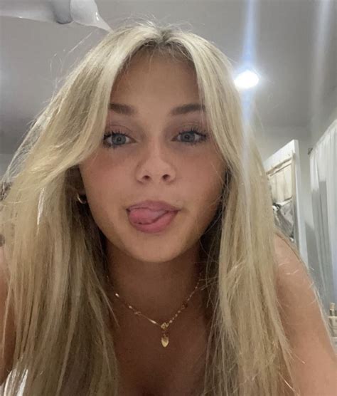 Pin By Sof On Girls Pretty Blonde Hair Blonde Hair Green Eyes Blonde Hair Girl