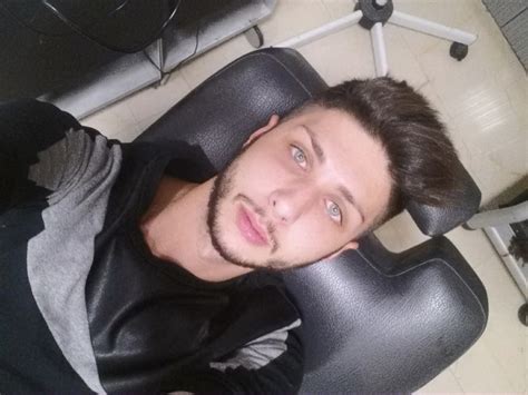 Emanuele a Bitchy F parla il ragazzo gay insultato dal padre a C é Posta Per Te Archivio Biccy it