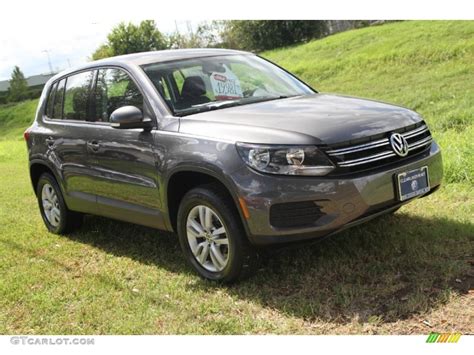 Pepper Gray Metallic Volkswagen Tiguan S Photo