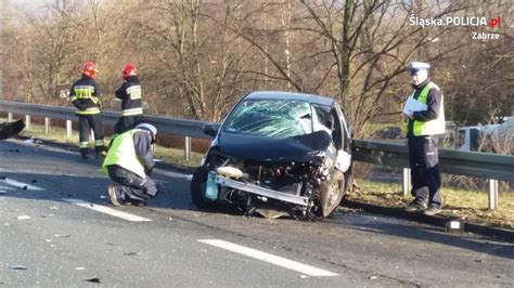 Wypadek w Zabrzu ZDJĘCIA Chciał zawrócić na DK88 i doprowadził do