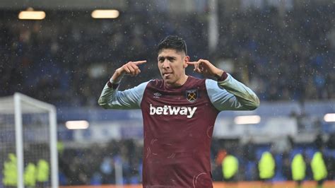 Edson Álvarez anota su primer gol en la Premier League y culmina la