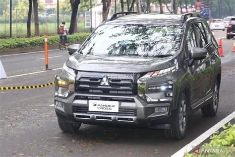 Mobil Mitsubishi Xpander Cross Baru 2024 Termurah Rp 300 Juta DP 15