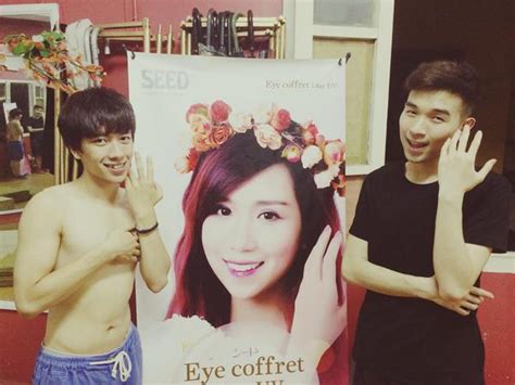 Soi những kiểu chụp ảnh cực bá đạo của các hot teen với bạn thân