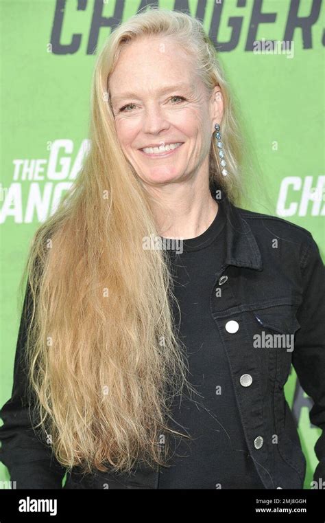 Suzy Amis Attends The La Premiere Of The Game Changers At Arclight