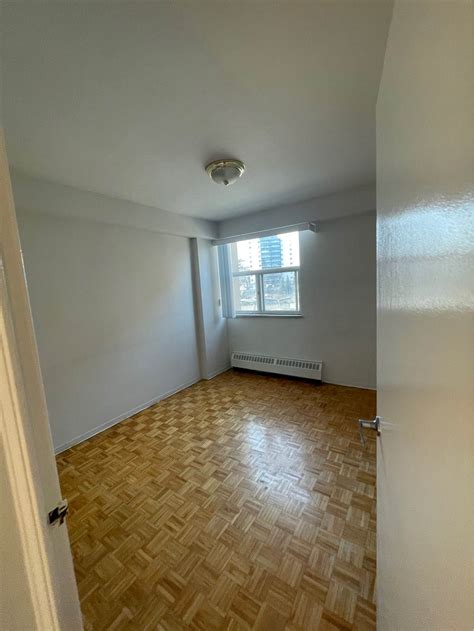 Islington subway station closures are causing major commute delays today 13