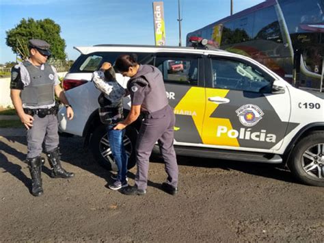 Mulher é Presa Transportando Mais De Um Quilo De Haxixe Em Assis