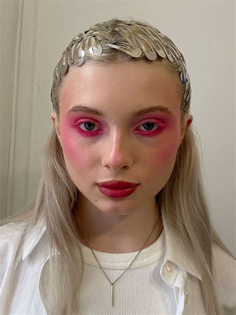 Pink Makeup Nel 2024 Idee Per Il Trucco Guida Pennello Trucco Trucco