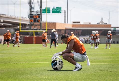 Texas Wr Jordan Whittington Sees Himself In Freshman Wr Savion Red