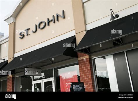 St john knits hi-res stock photography and images - Alamy