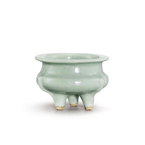 A Longquan celadon tripod incense burner Southern Song dynasty 南宋