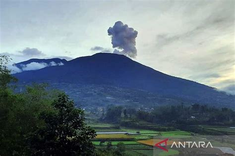 Pendaki Gunung Marapi Belum Ditemukan