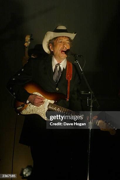 18 Bob Dylan 44th Annual Grammy Awards Stock Photos, High-Res Pictures, and Images - Getty Images