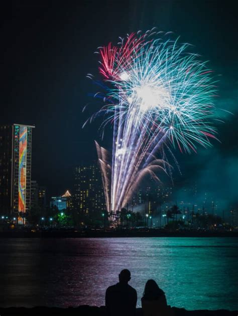 Hilton Hawaiian Village Fireworks A Beloved Waikiki Beach Resorts